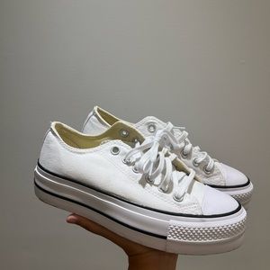 Converse white platforms size 6.5 US W